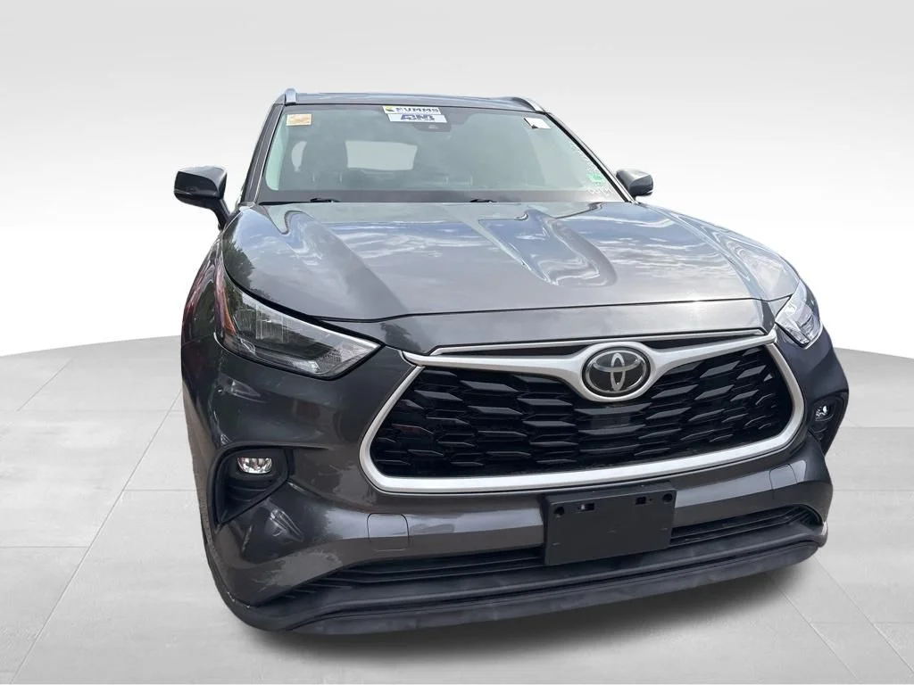 Used 2020 Gray Toyota XLE image 7