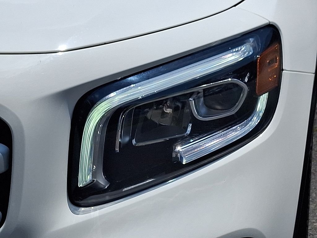 Certified Used 2022  Mercedes-Benz GLB 250 image 9