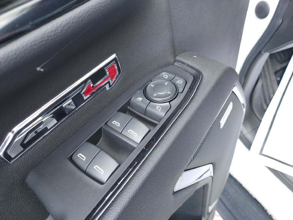 Used 2022 White GMC AT4 image 11