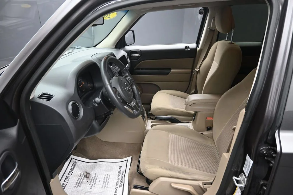 Used 2016 Gray Jeep Latitude image 15