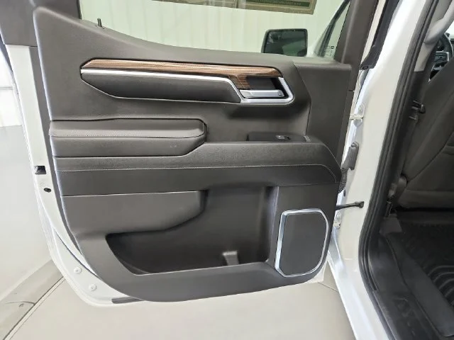 Used 2023 White Chevrolet LT image 21