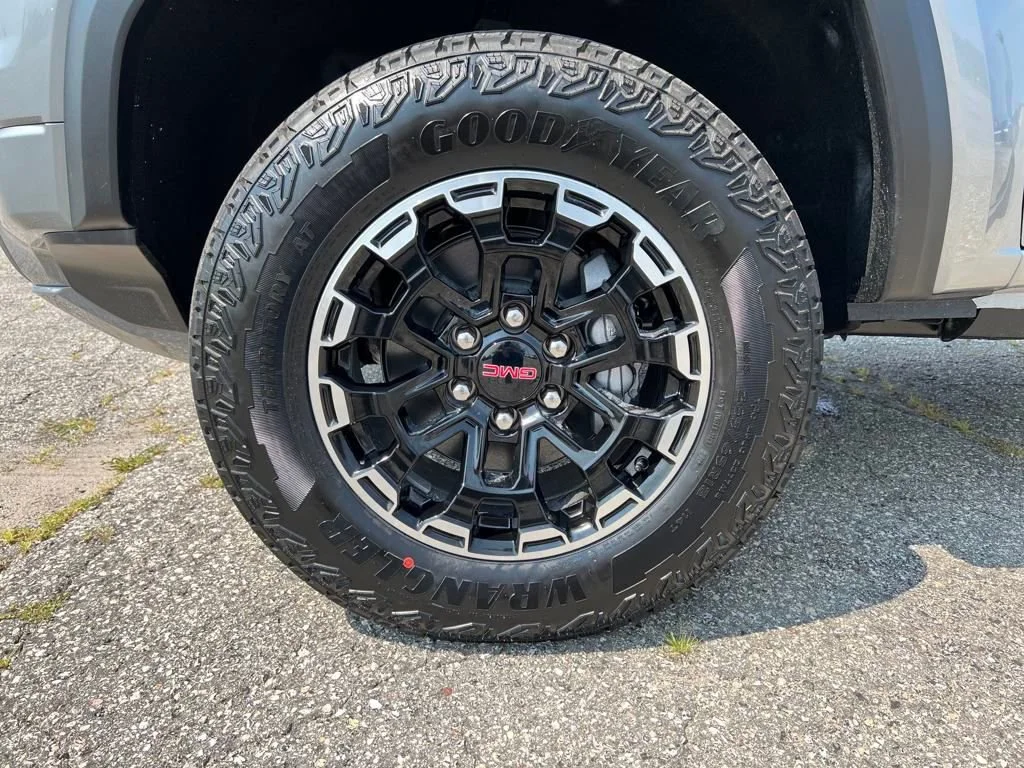 2026 GMC Canyon AT4 - Photo 9
