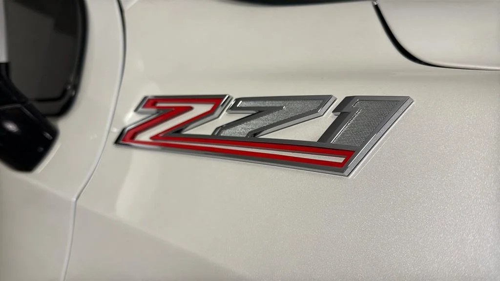 Used 2022 Iridescent Pearl Tricoat Chevrolet Z71 image 40