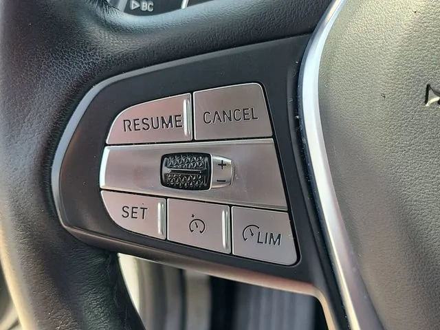Used 2022 White BMW sDrive30i image 23