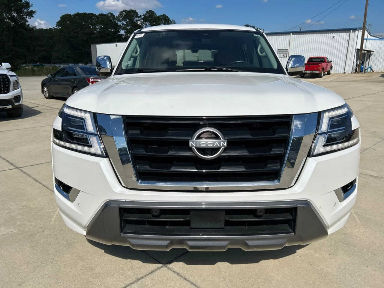 Used 2023 White Nissan Platinum image 5