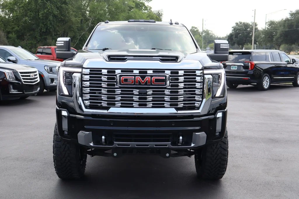Used 2025 Black GMC Denali image 4