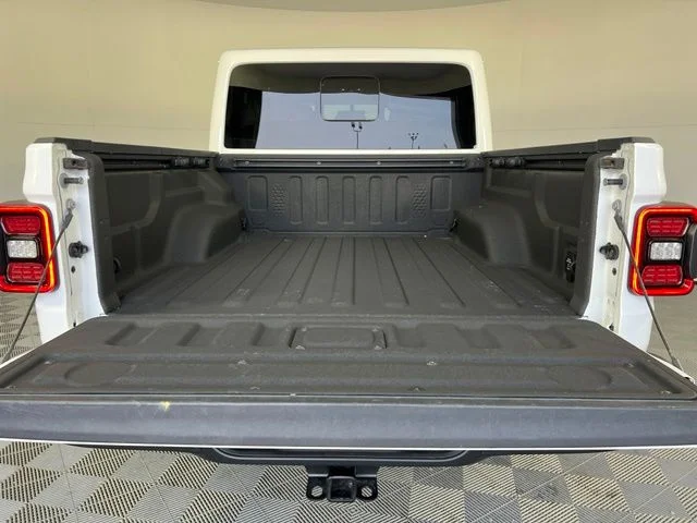 Used 2023 White Jeep Mojave image 46