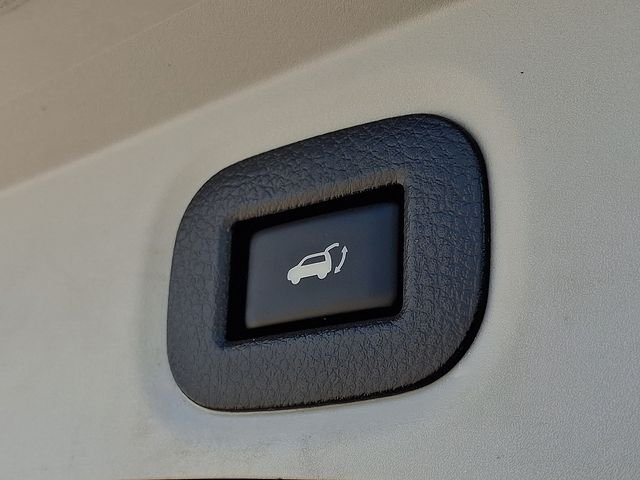Used 2020 Black Nissan SL image 29