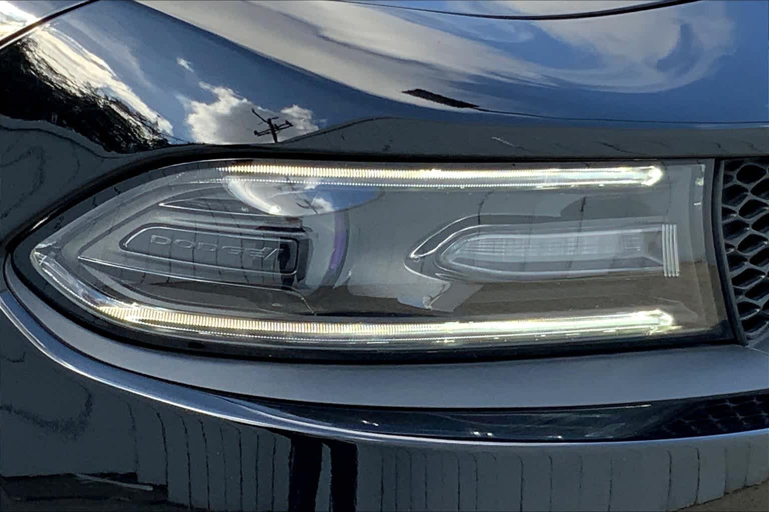 Used 2018 Pitch Black Clearcoat Dodge SXT Plus image 27