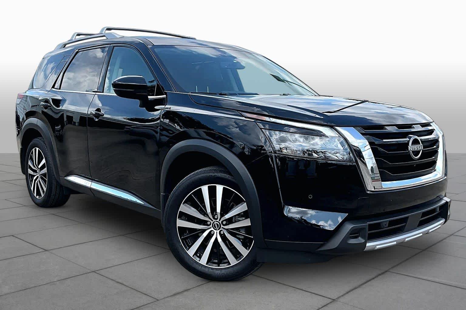 Used 2025 Super Black Nissan Platinum image 3