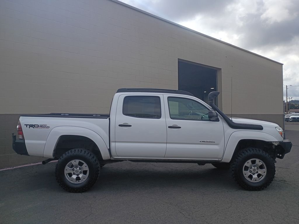Used 2012 Super White Toyota Base image 3