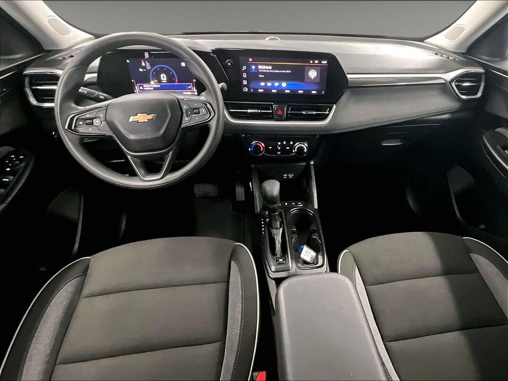 Used 2025 Sterling Gray Metallic Chevrolet LT image 21
