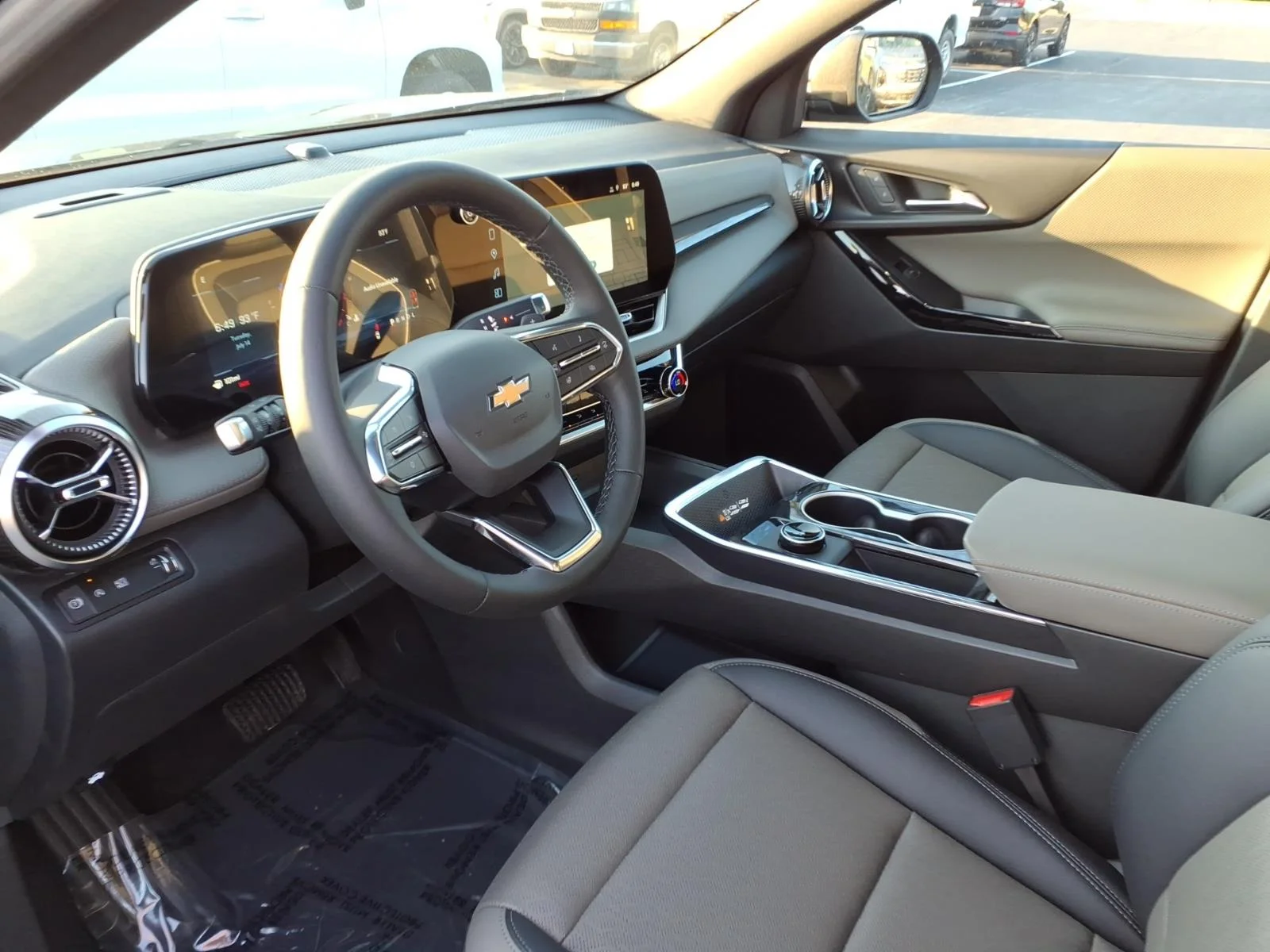 2027 Chevrolet Equinox LT - Photo 6