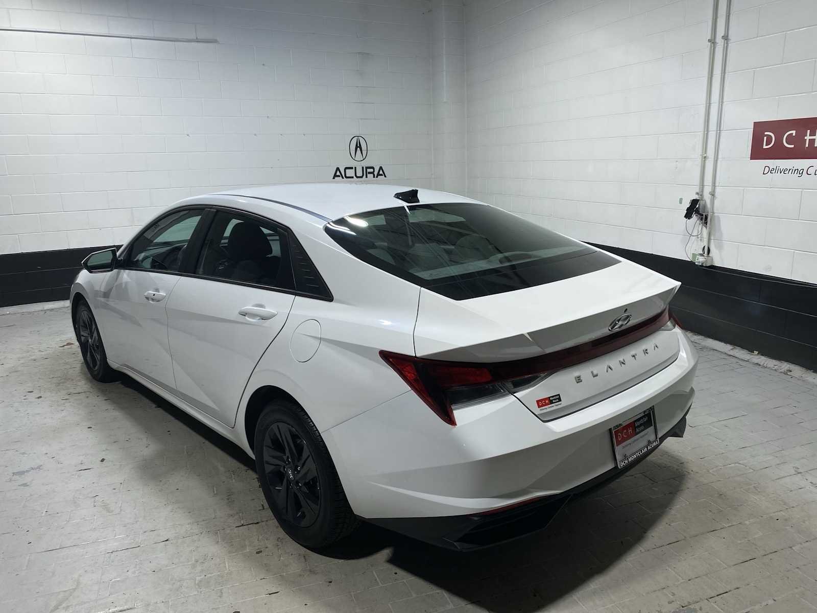 Used 2023 Serenity White Pearl Hyundai SEL image 4