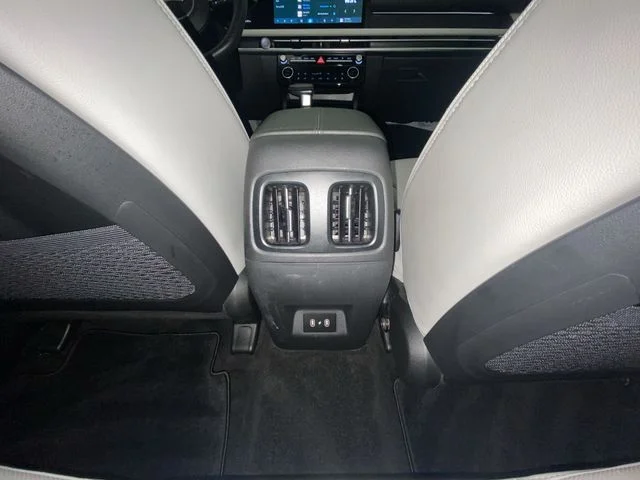 Used 2025 White Hyundai Limited image 29