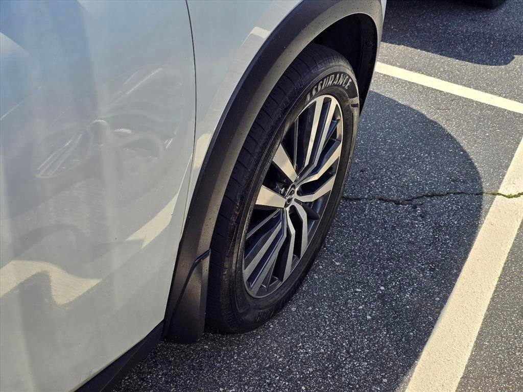 Used 2022 White Nissan Platinum image 18
