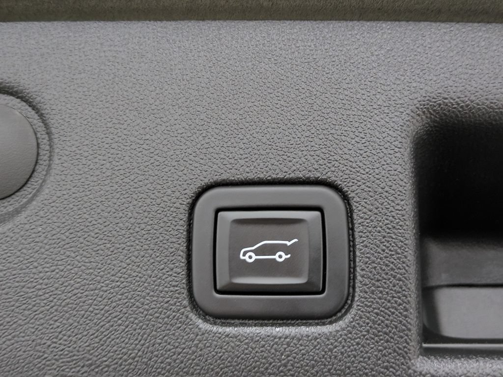Used 2023 MOSAIC BLACK METALLIC Chevrolet LT image 12