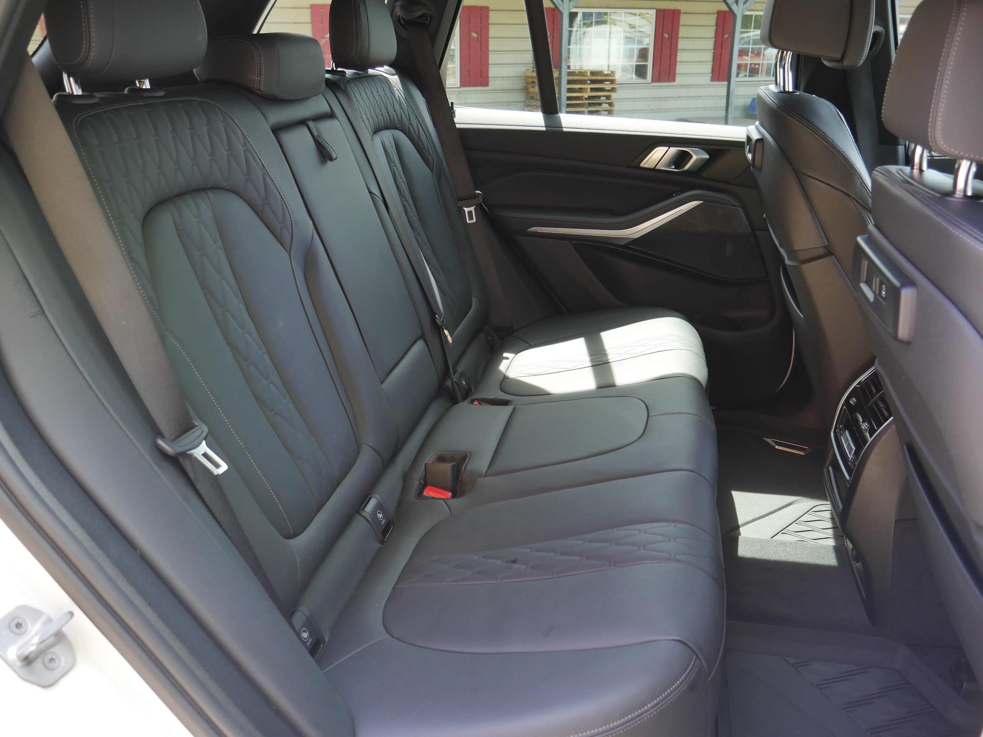 Used 2022 Alpine White BMW xDrive40i image 29