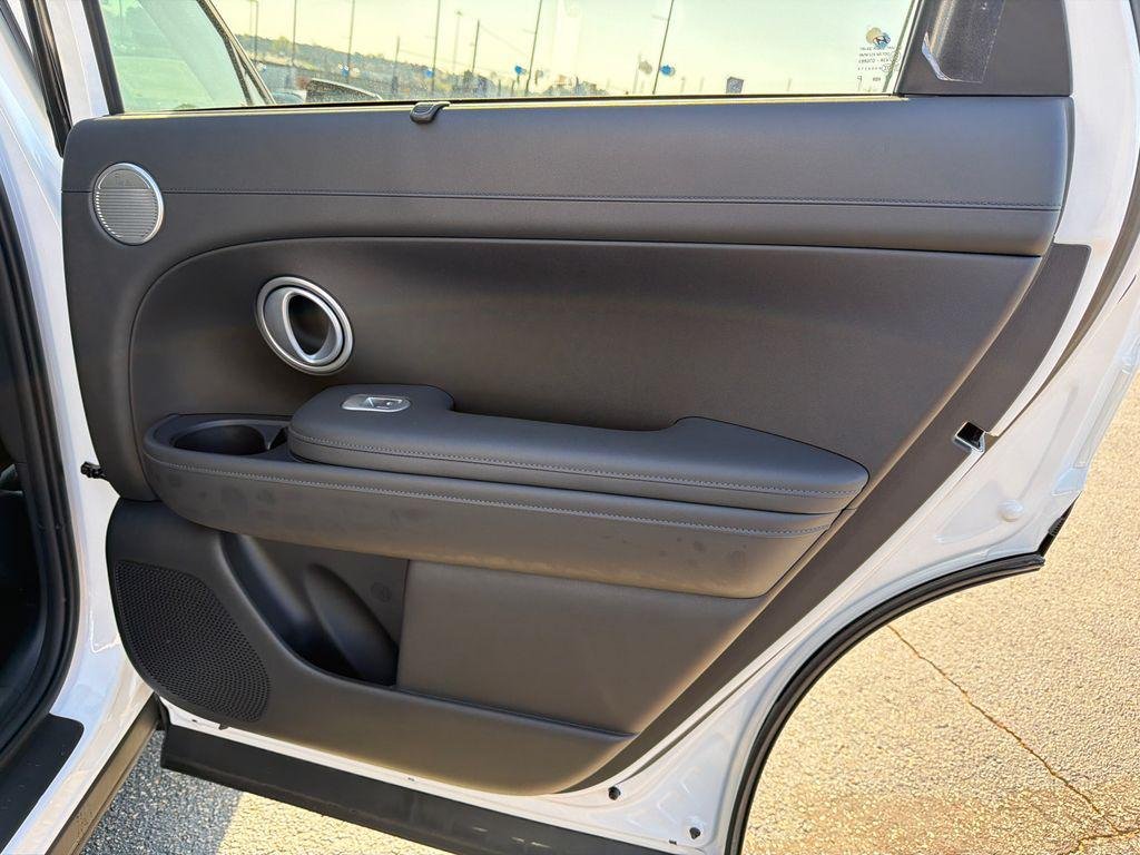 New 2026 White Hyundai SEL FWD image 16