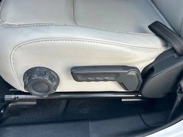 Used 2023 White Jeep High Altitude image 17