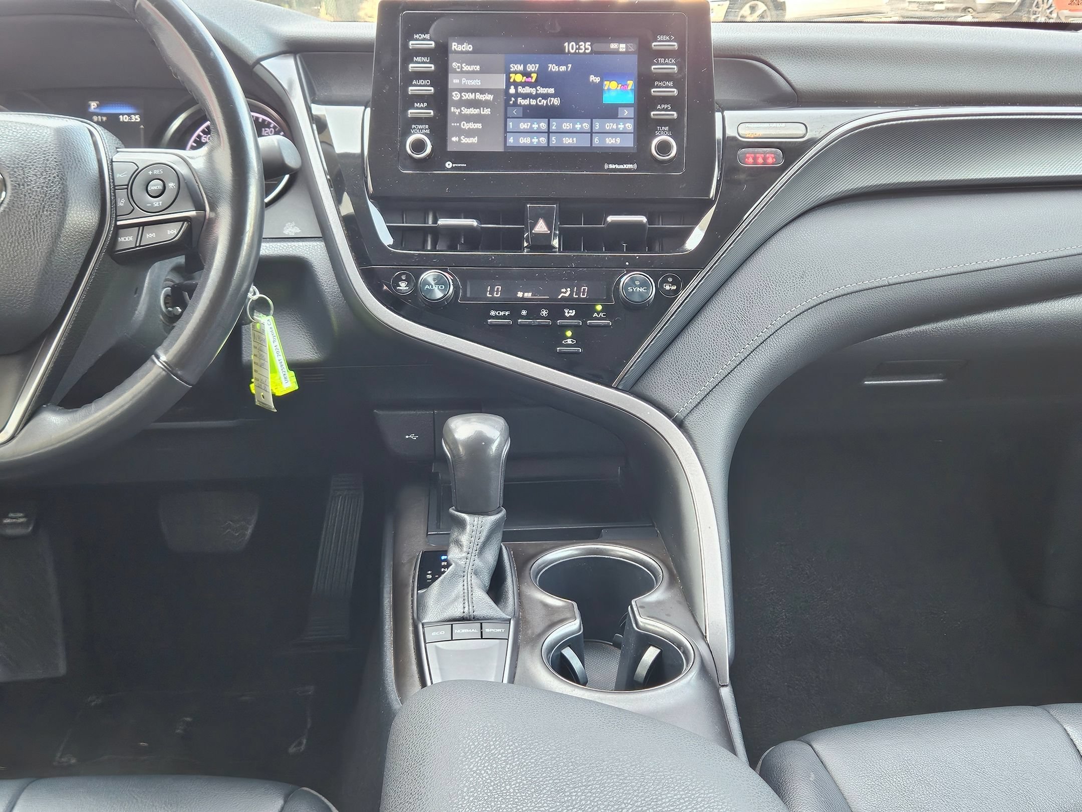 Used 2024 Ice Cap Toyota SE image 10