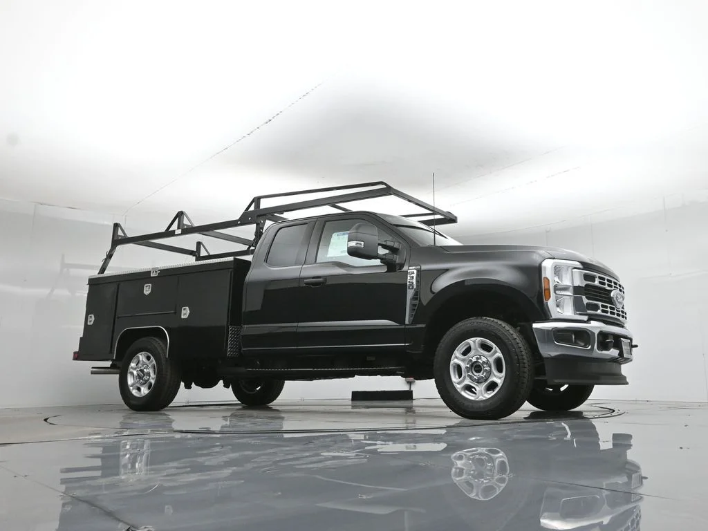 New 2026 Black Ford XLT image 2