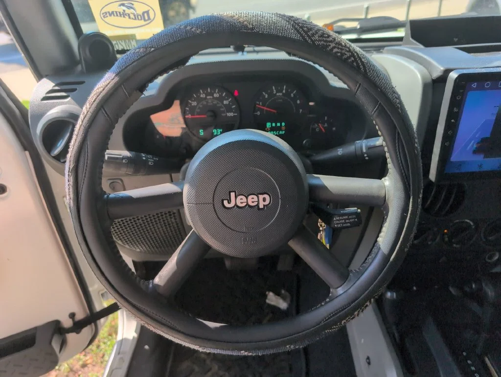 Used 2008 Green Jeep X image 14