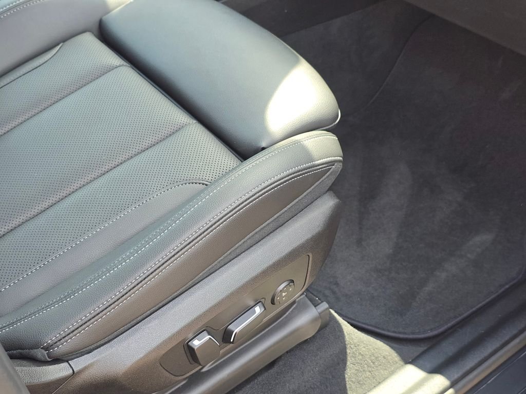 Used 2024 Gray BMW xDrive30i image 30