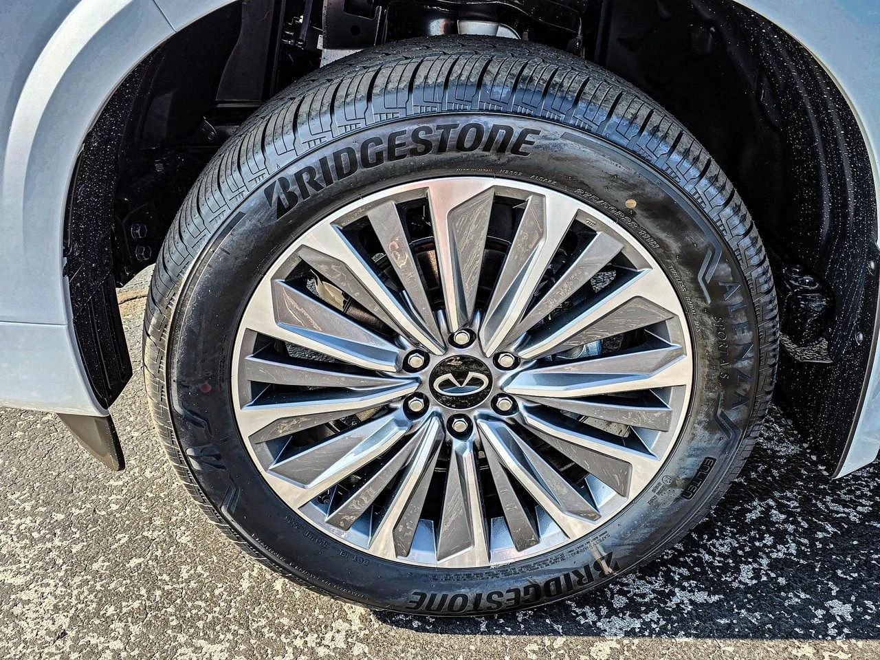 New 2026 RADIANT WHITE INFINITI Luxe 4WD image 7
