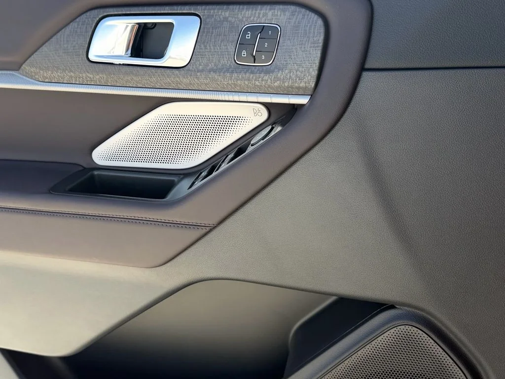New 2027 Star White Metallic Tri-Coat Ford Platinum™ image 16