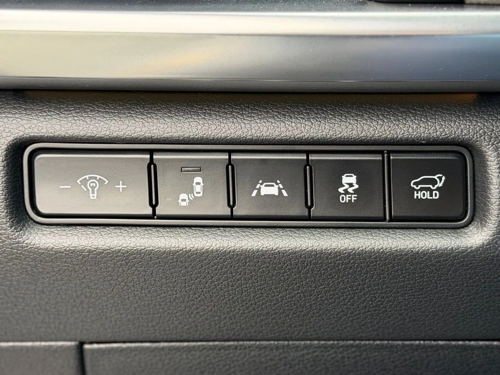 Used 2022 White Kia SX image 23