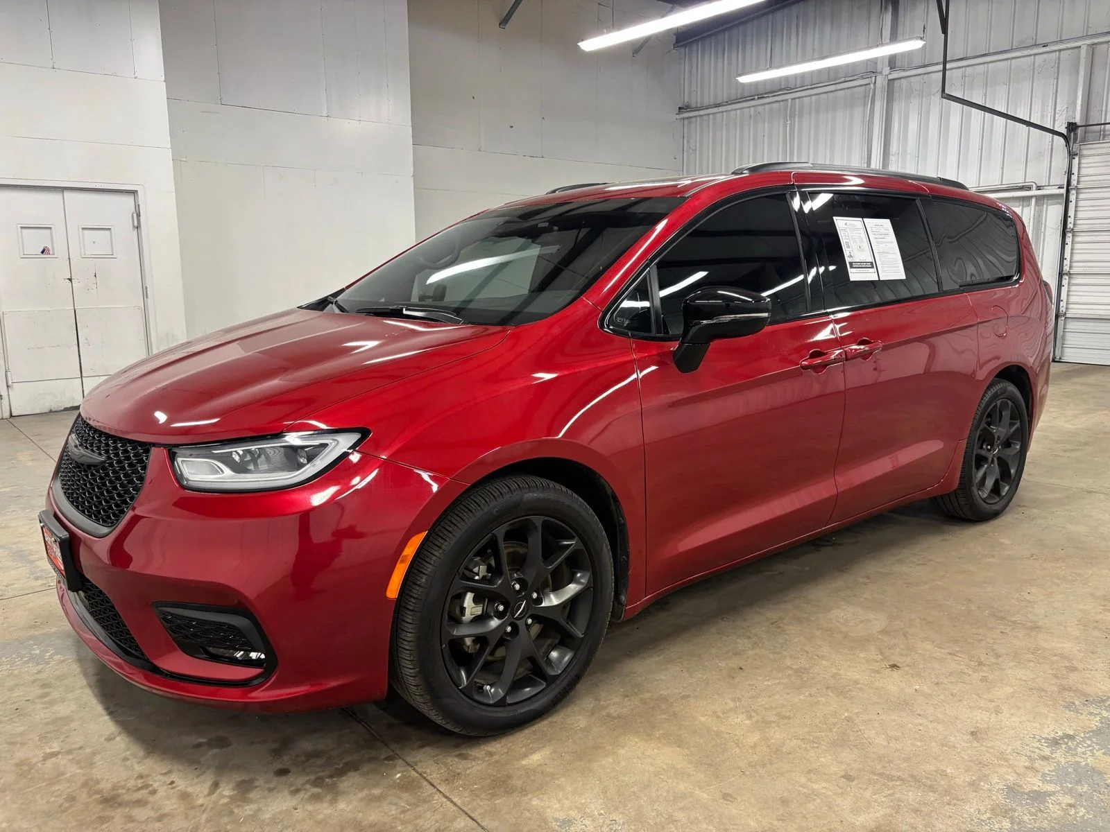 Used 2025 Red Chrysler Limited image 3