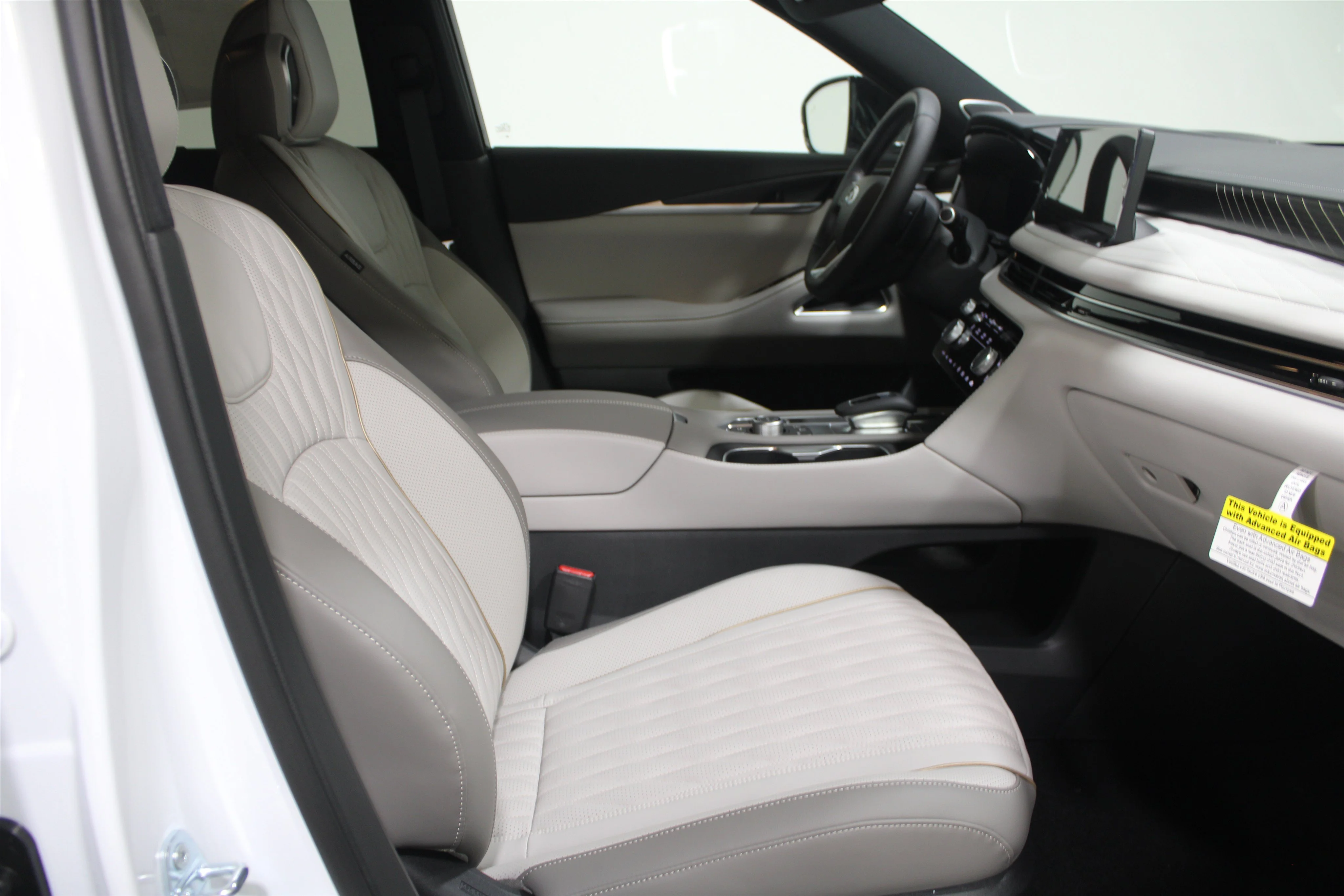 Used 2026 Radiant White/Black Obsidian INFINITI AUTOGRAPH image 27