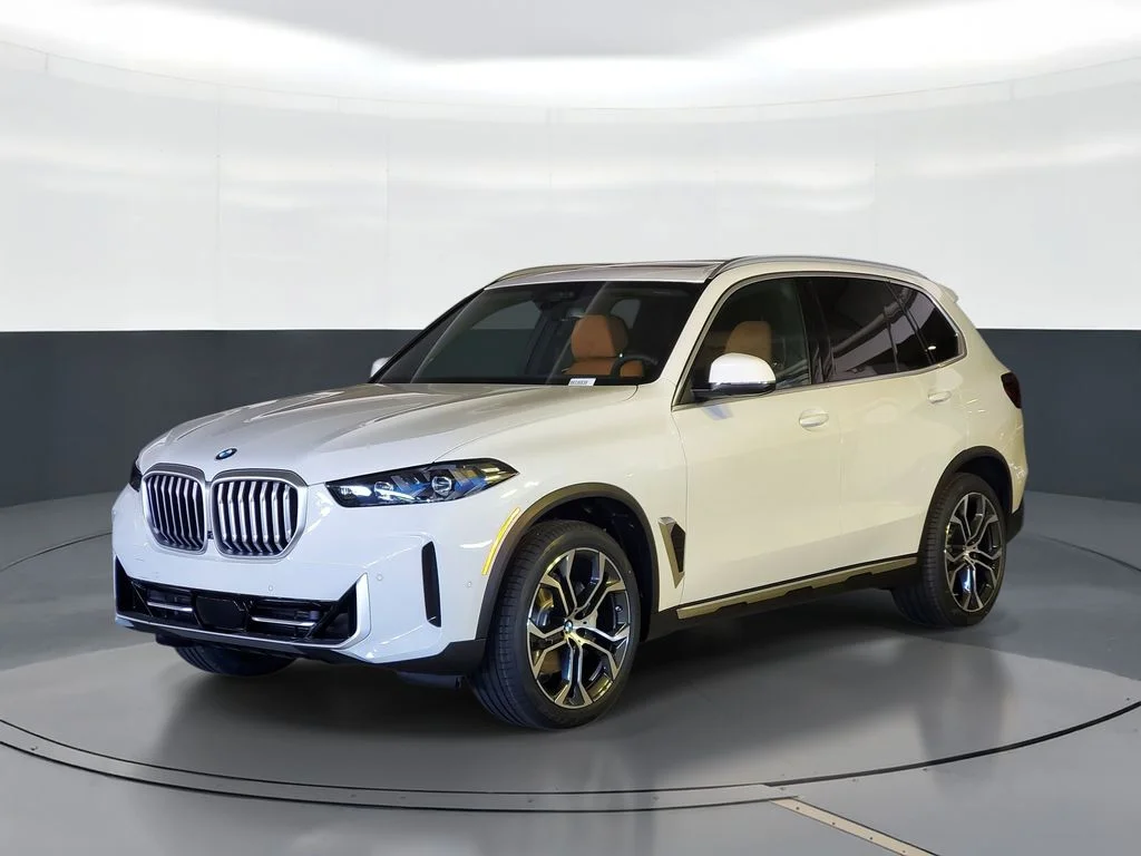 Used 2026 White BMW sDrive40i image 1