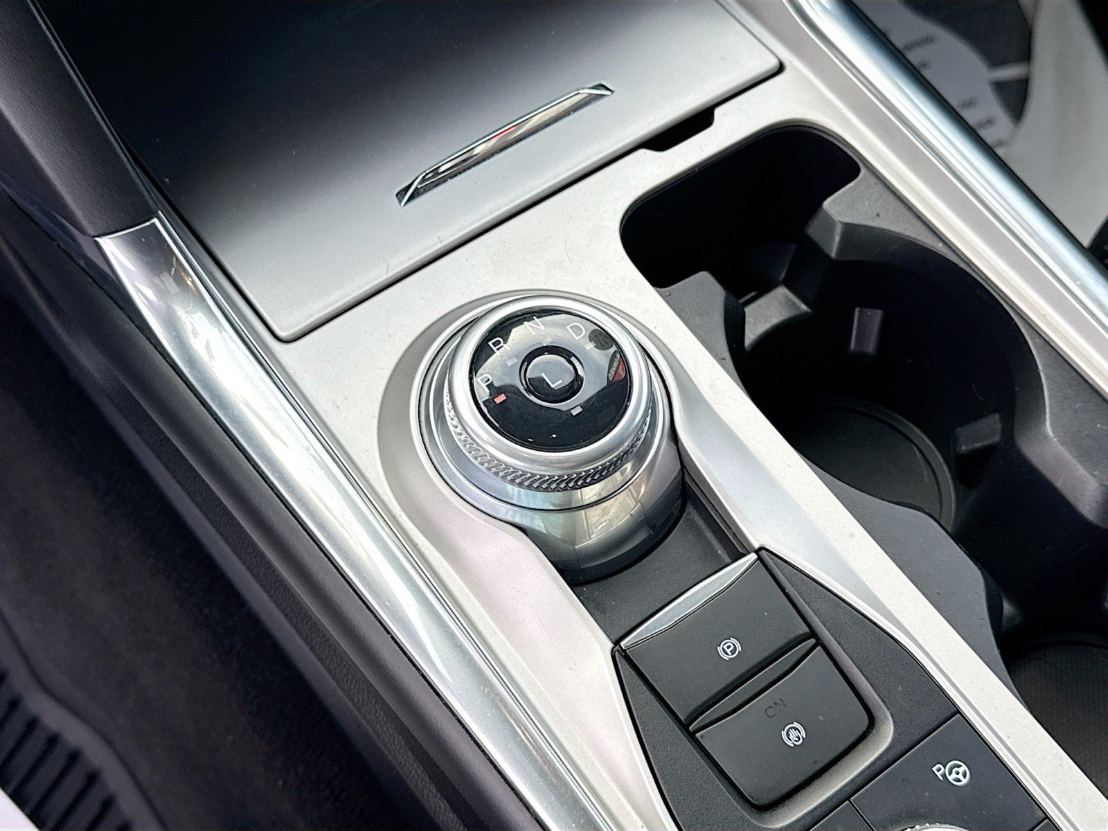 2022 Ford Explorer Platinum - Photo 17