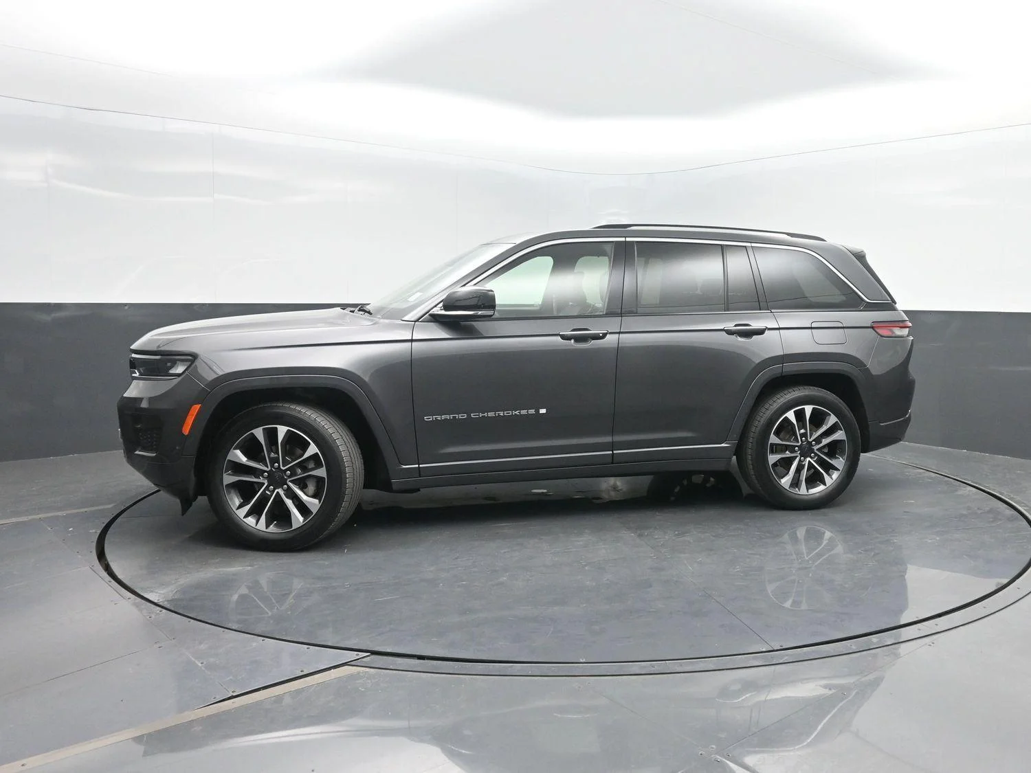 2022 Jeep Grand Cherokee Overland 4x4's photo