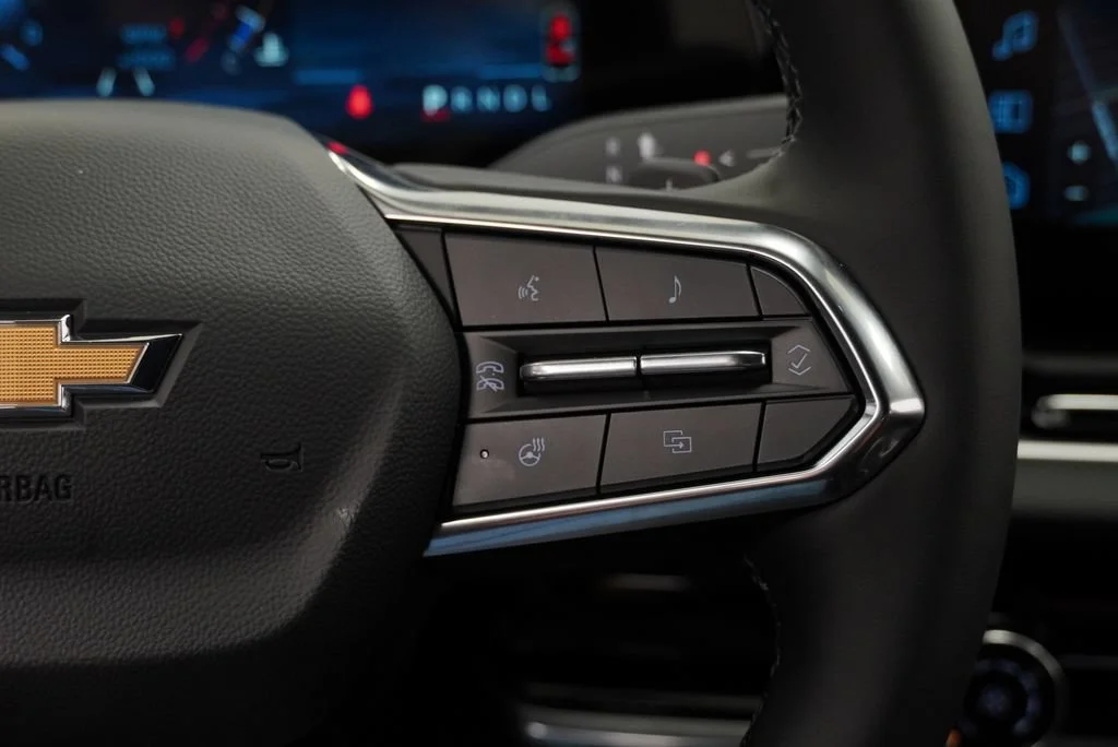 New 2027 Summit White Chevrolet LT image 21