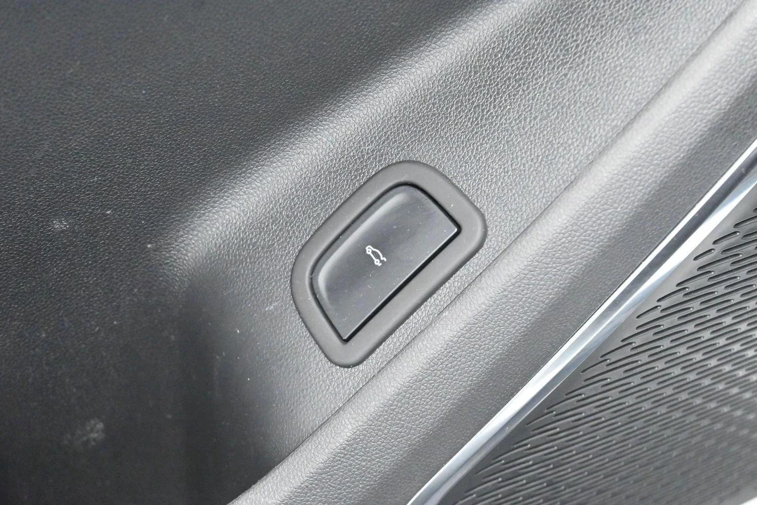 Used 2026 Summit White GMC Elevation image 14