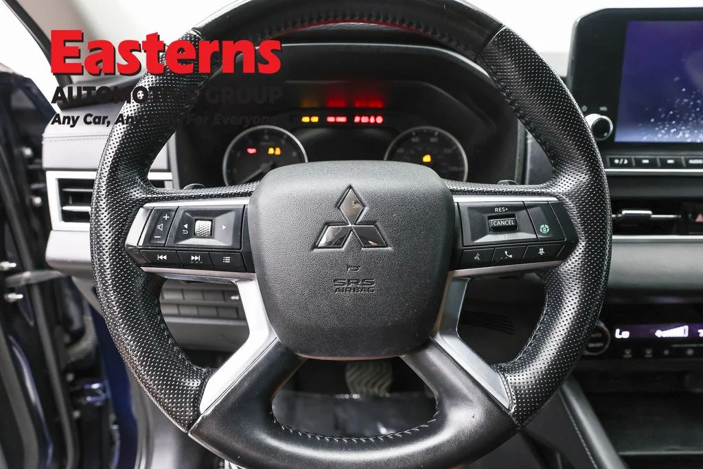 Used 2023 Blue Mitsubishi SE image 10
