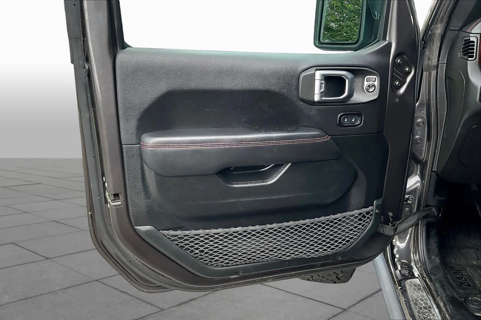 Used 2020 Granite Crystal Metallic Clearcoat Jeep Rubicon image 22