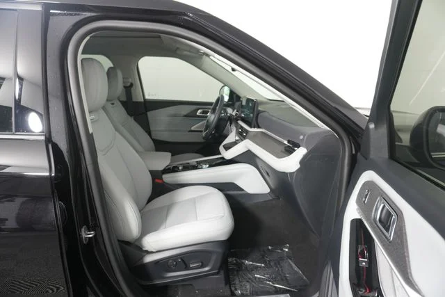 New 2026 Agate Black Metallic Ford Platinum™ image 33