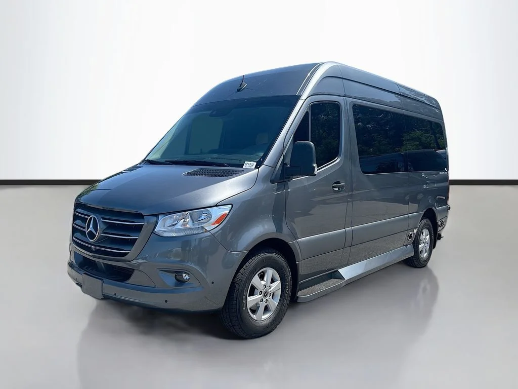 Used 2022  Mercedes-Benz Cargo 144 WB image 7