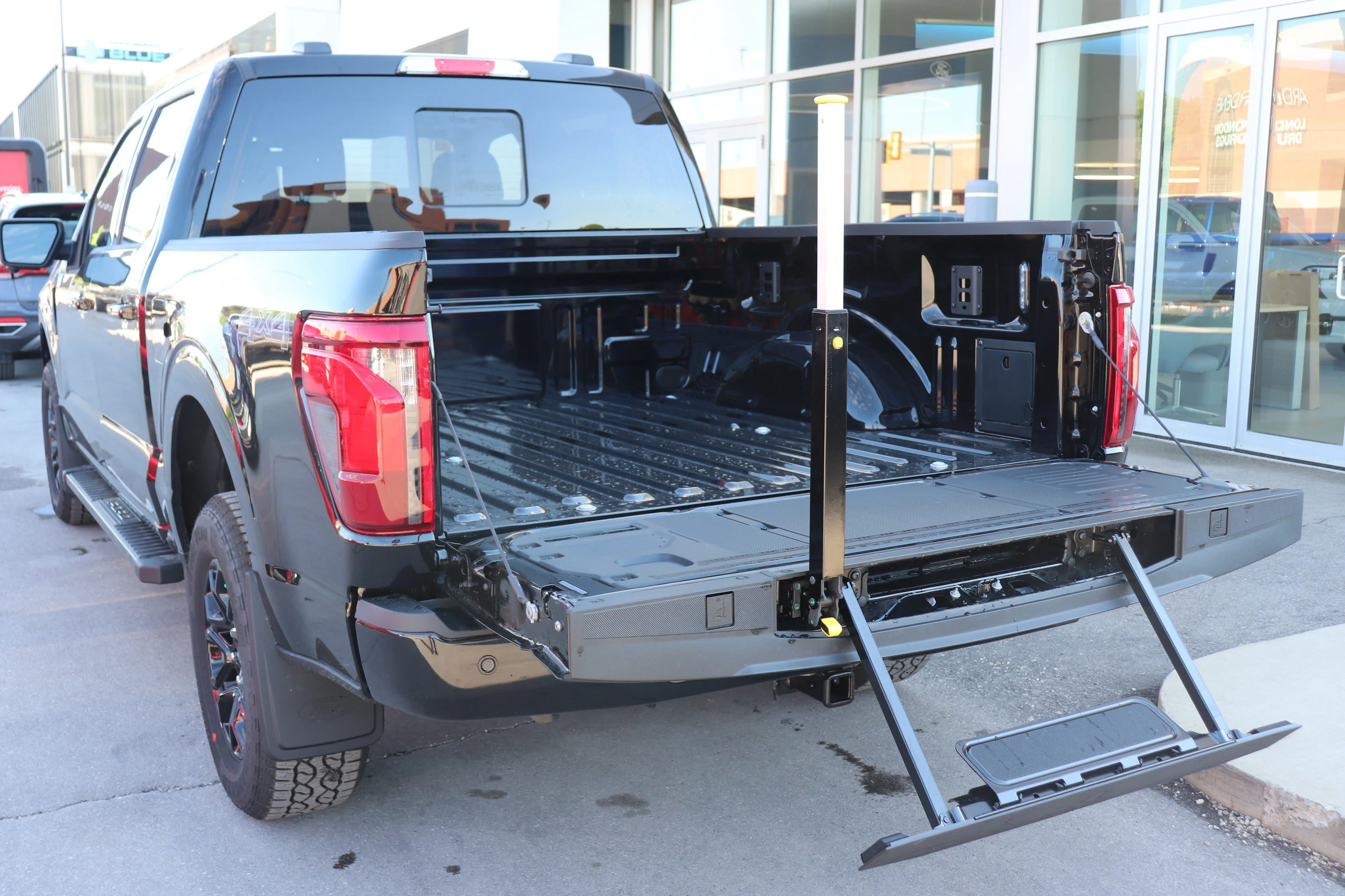 New 2026 AGATE BLACK METALLIC Ford XLT image 6