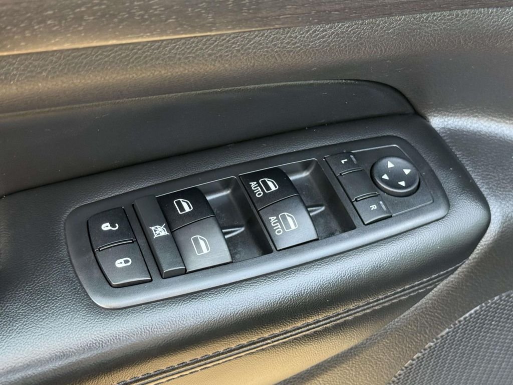 Used 2018 Black Jeep Altitude image 29