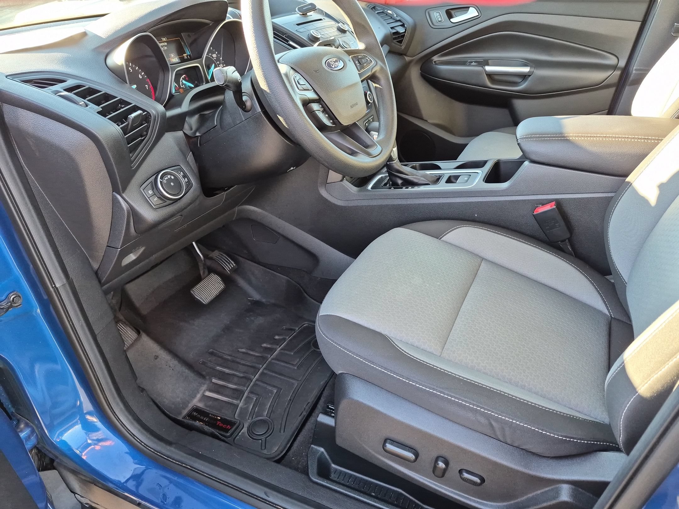 Used 2018 Lightning Blue Metallic Ford SE image 14