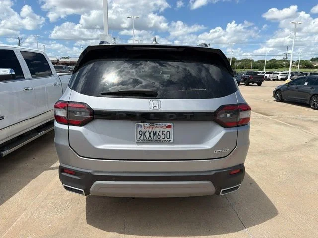 Used 2024  Honda Touring image 4