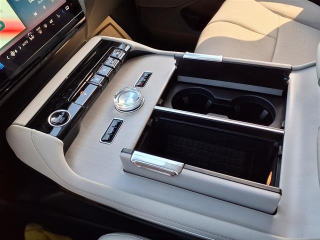 New 2025 Pristine White Metallic Tri-Coat Lincoln Reserve-L image 6