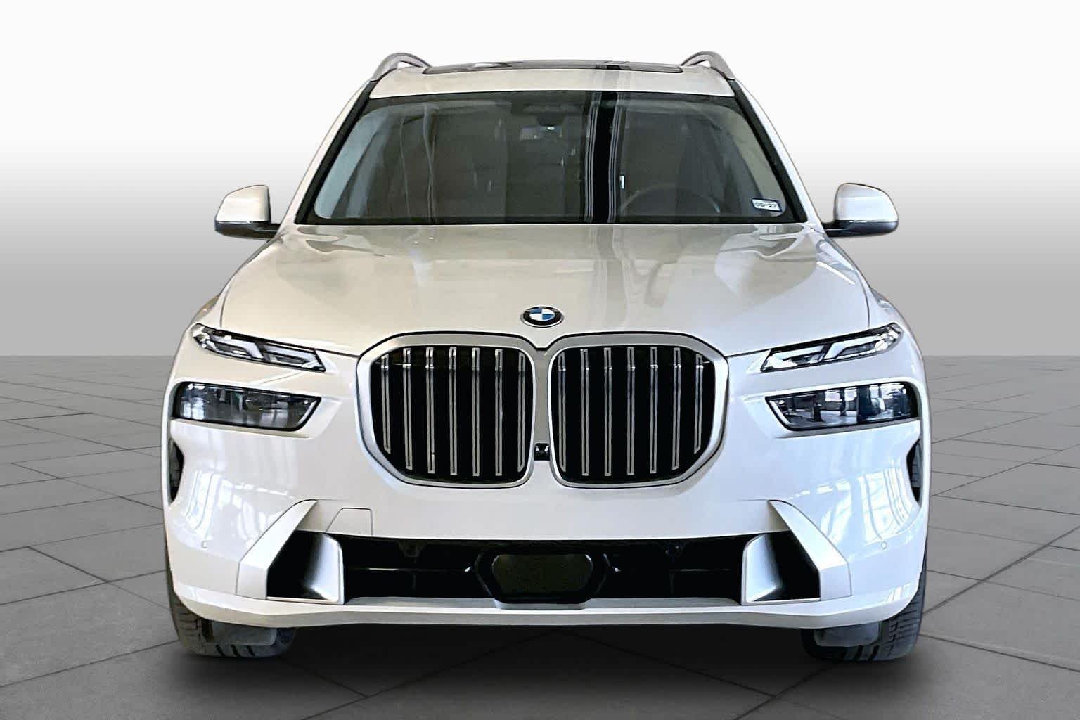 Used 2023 Mineral White Metallic BMW xDrive40i image 3