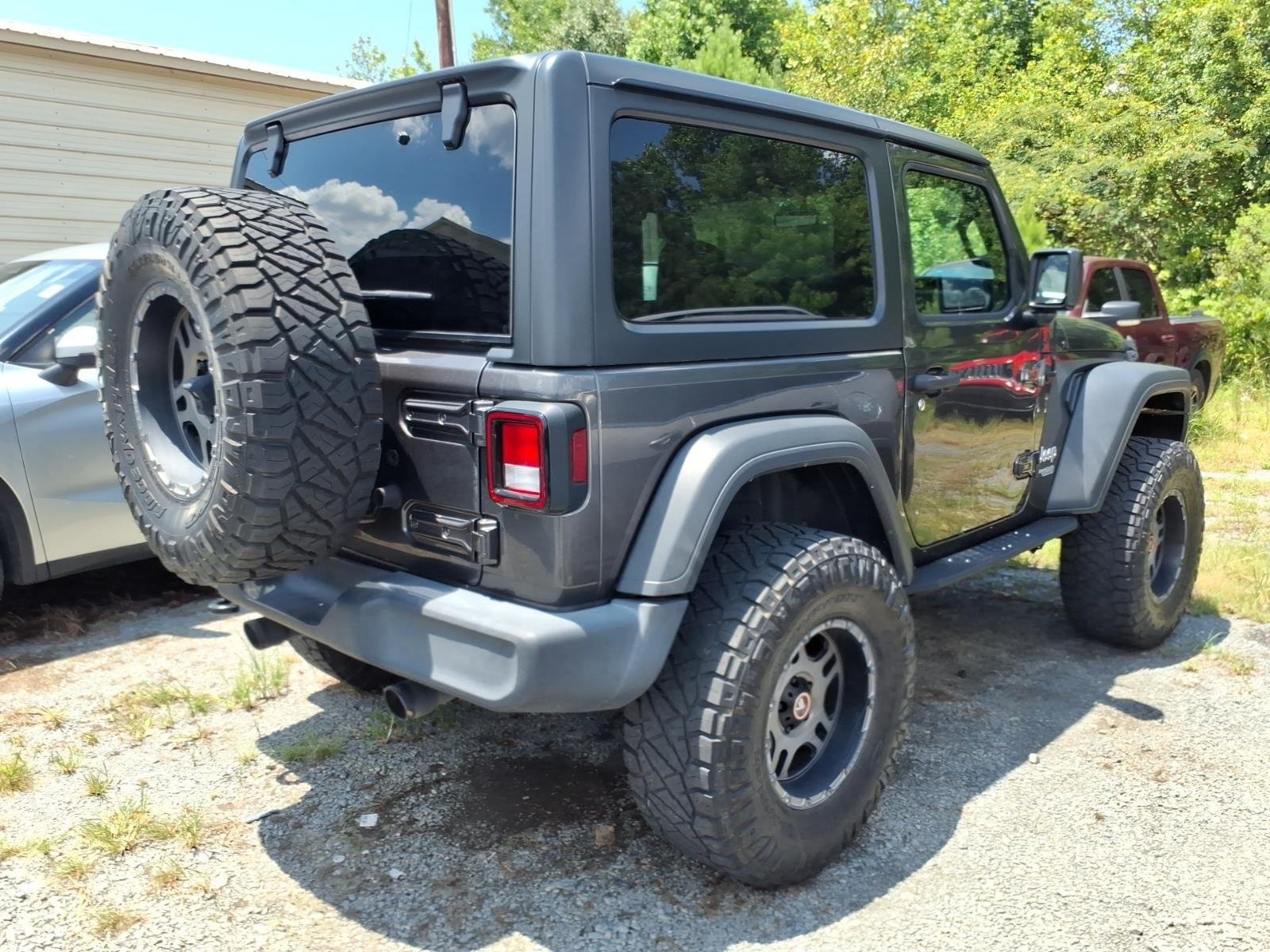 Used 2018 Granite Crystal Metallic Clearcoat Jeep Sport S image 8