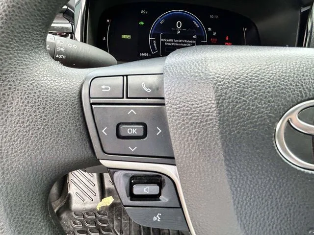 Used 2025  Toyota LE image 27
